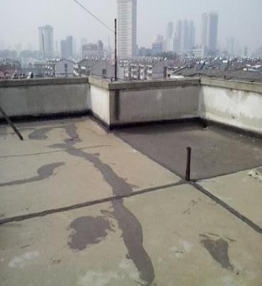 呼伦贝尔漏水维修 楼顶漏水是什么原因，楼顶漏水维修方法是什么?